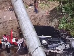 Iringi Ambulans dari Pekanbaru-Sumbar, Mobil Box Terjun ke Sungai di Kelok 9