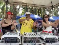 Lintasan BKL Bergetar, Tony Roy M2000 Pamer Skill di Grasstrack & Motocross Kandis