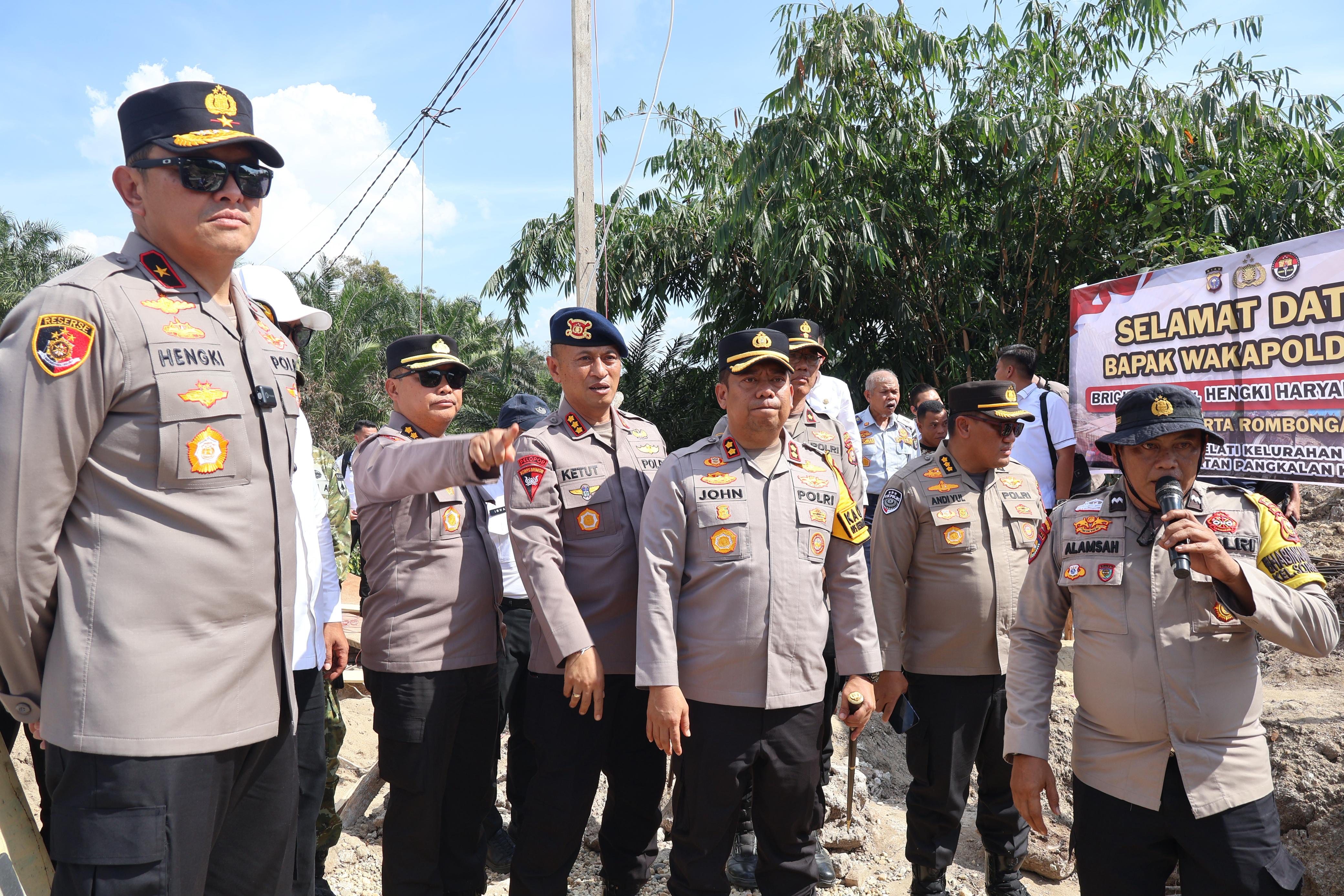 Wakapolda Riau dan Dansat Brimob Tinjau Progres Jembatan Presisi di Pelalawan