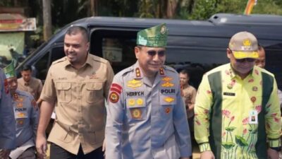 Kapoksi Komisi III DPR RI Muhamad Rahul bersama Kapolri saat peresmian jembatan merah putih di Riau (istimewa) Riauexpose.Com