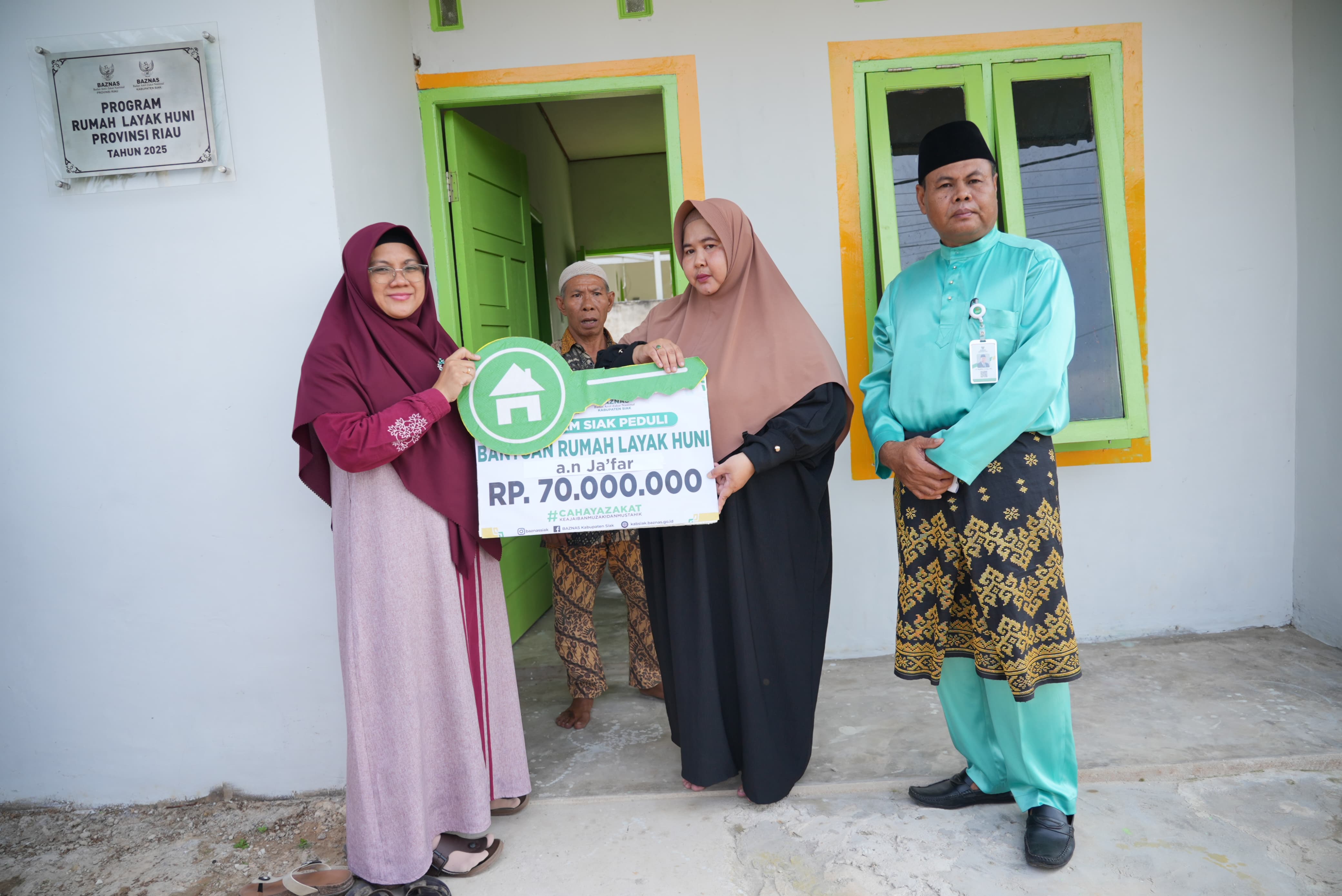 Bupati Siak Serahkan Bantuan Rumah Layak Huni Baznas untuk Warga Kampung Rempak