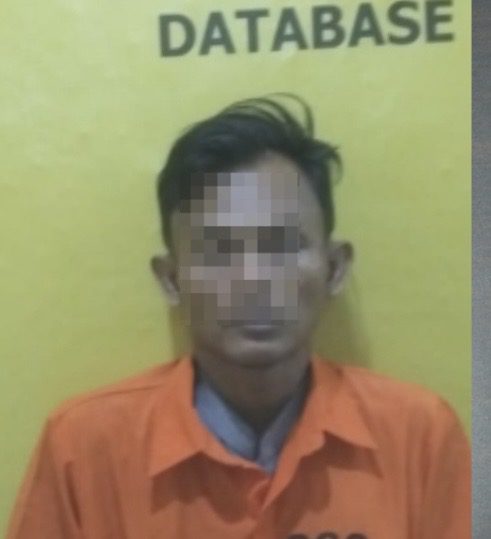 Satreskrim Polres Bengkalis Tangkap Pelaku Jambret HP di Senggoro, Aksi Terekam CCTV 1 Satreskrim Polres Bengkalis menangkap pelaku jambret HP di Desa Senggoro. Aksi pelaku terekam CCTV sebelum akhirnya ditangkap di Jalan Abdul Hamid Bengkalis.