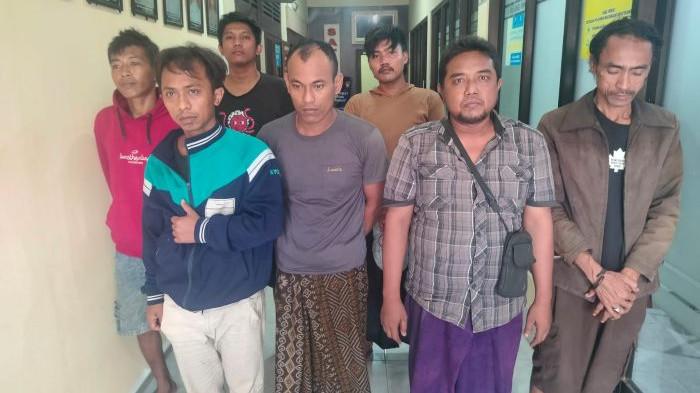 Pencurian Berulang di Jembatan Suramadu, 7 Pelaku Ditangkap Polisi Usai 21 Kali Beraksi 1 Tujuh orang pelaku berhasil diringkus aparat kepolisian saat hendak beraksi pada Minggu (8/3/2026)