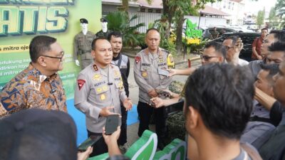 Polda Riau melalui Satuan Brimob menghadirkan program pelayanan publik berupa servis sepeda motor gratis bagi para pengemudi ojek online (ojol) di Pekanbaru.