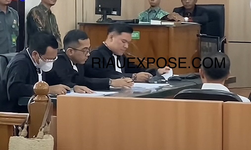 JPU mengungkap bahwa terdakwa diduga membangun struktur kekuasaan dengan menempatkan orang penting