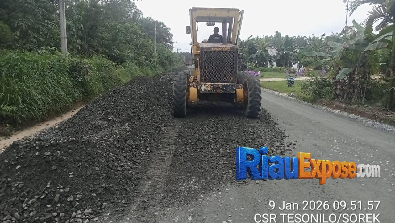 Melalui program Corporate Social Responsibility (CSR), perusahaan ini sukses merealisasikan pembangunan jalan aspal tipe A sepanjang 4 kilometer