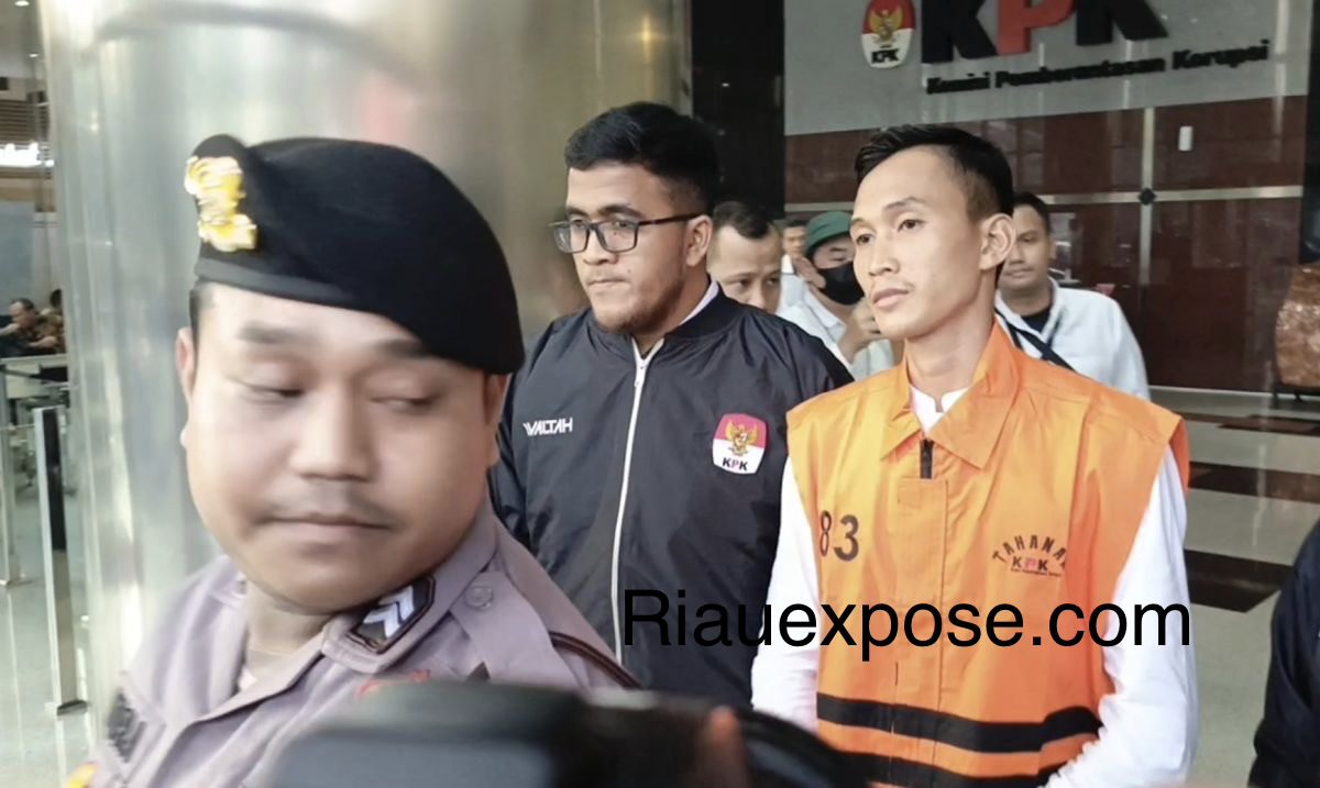 Usai sempat menggugat Komisi Pemberantasan Korupsi senilai Rp11 miliar, ajudan Gubernur Riau Abdul Wahid, Marjani, kini justru harus merasakan dinginnya sel tahanan KPK di Jakarta.