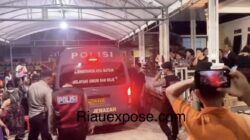 Jenazah Brigadir Polisi Dua (Bripda) Natanael Simanungkalit (20 tahun) akhirnya tiba di rumahnya di Buana Mas 2 Cluster Platinum Nomor 68, Kecamatan Sagulung, Selasa (14/04/2026) malam.