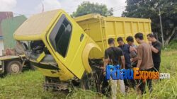 Aksi nekat seorang pria mencuri komponen mobil di halaman Pos Polisi Lalu Lintas berujung apes.