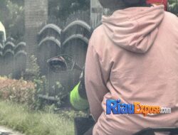 Driver Gojek Dipeluk Mesra Penumpang Wanita di Jalan Sudirman Pekanbaru, Bikin Pengendara Gagal Fokus