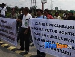 Warga Kepung Kantor Wali Kota Pekanbaru Tuntut Evaluasi PT Yabisa Sukses Mandiri