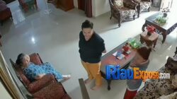 Korban, Dimaris Isni Sitio (60), ditemukan tewas mengenaskan di dalam rumahnya di Jalan Kurnia 2, Kelurahan Limbungan Baru, Pelanbaru- Riau