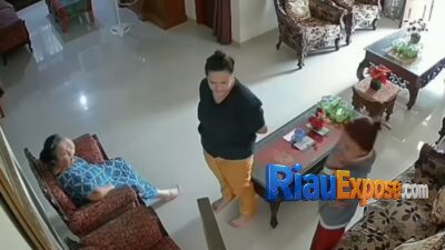 Korban, Dimaris Isni Sitio (60), ditemukan tewas mengenaskan di dalam rumahnya di Jalan Kurnia 2, Kelurahan Limbungan Baru, Pelanbaru- Riau