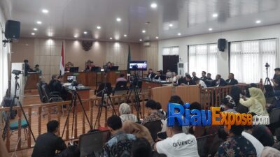 Persidangan yang digelar di Pengadilan Negeri Pekanbaru, Kamis (30/4/2026), menghadirkan Chairu Sholihin (Kasi UPT 2) dan Andri Budhiawan (Kasi UPT 3).