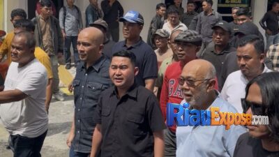 Anto Rachman Pimpin Ratusan Kader PP Hadiri Sidang Abdul Wahid