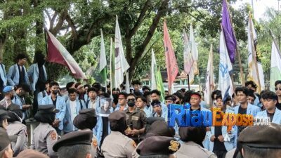 Mahasiswa Pekanbaru Geruduk DPRD Riau, BEM UNRI Suarakan Sejumlah Tuntutan