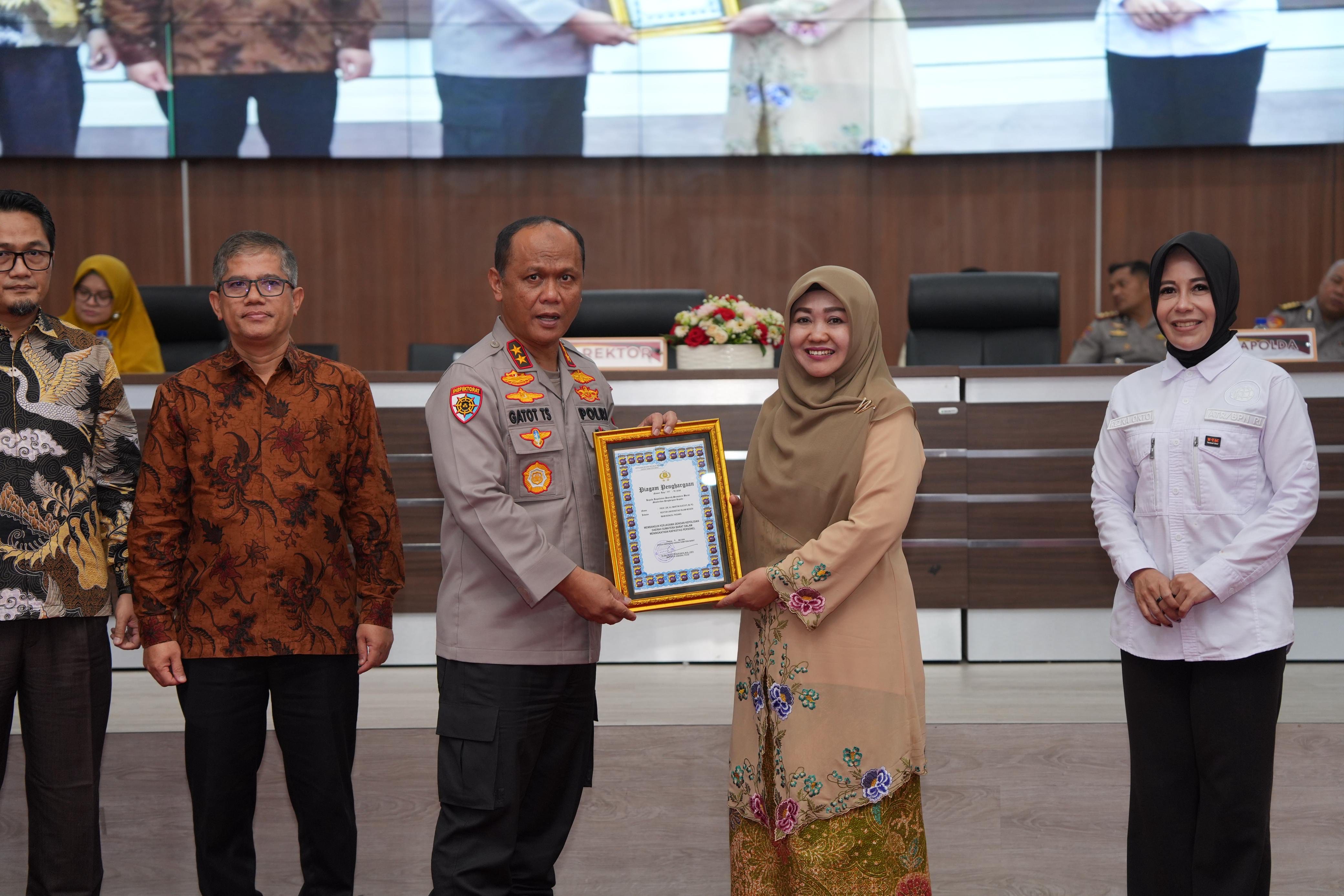 Hardiknas 2026, Kapolda Sumbar Beri Kuliah Umum di UIN Imam Bonjol