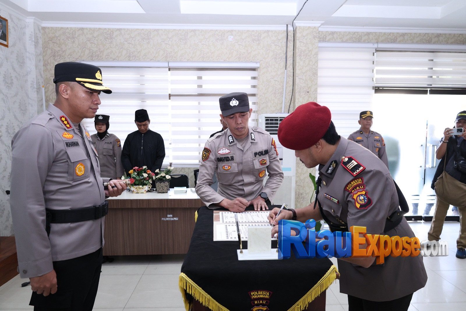 Kasatresnarkoba Polresta Pekanbaru menggantikan pendahulunya Kompol Jakub Norman Kamaru.