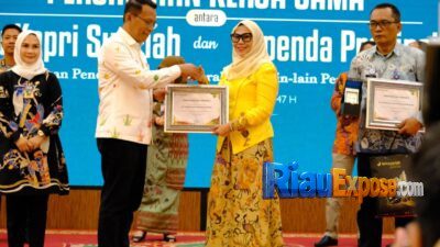 UPT Samsat Panam, Ria Noviana SE, MSi, instansi ini berhasil meraih penghargaan sebagai peringkat terbaik kedua dalam kategori transaksi terbanyak melalui Electronic Data Capture (EDC) dari BRK Syariah.
