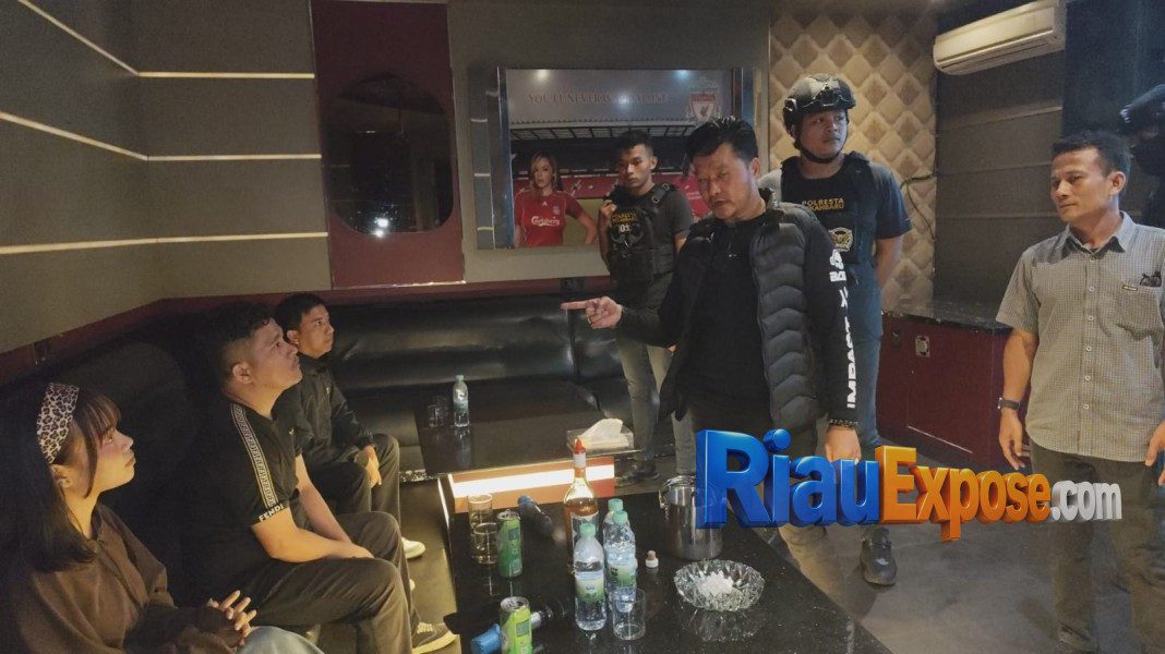Tim gabungan Satresnarkoba Polresta Pekanbaru menggelar razia besar-besaran ke sejumlah kawasan rawan dan tempat hiburan malam (THM),