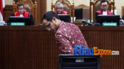 Mantan Menteri Pendidikan, Kebudayaan, Riset dan Teknologi, Nadiem Makarim, menyatakan keberatan atas tuntutan hukuman 18 tahun penjara