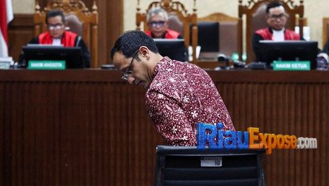 Mantan Menteri Pendidikan, Kebudayaan, Riset dan Teknologi, Nadiem Makarim, menyatakan keberatan atas tuntutan hukuman 18 tahun penjara
