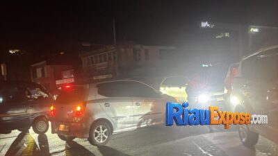 Listrik Padam Total di Pekanbaru , Traffic Light Lumpuh Jalan Sudirman Macet 10 Kota Pekanbaru mendadak gelap gulita setelah aliran listrik padam total sekitar pukul 19.00 WIB, Jumat malam