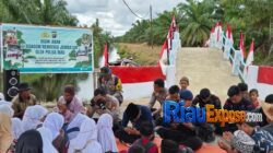 Brimob Polda Riau Wujudkan Akses Pendidikan Aman Melalui Jembatan Merah Putih Presisi 5 pembangunan Jembatan Merah Putih Presisi Tahap II di Kepenghuluan Sungai Bakau, Kecamatan Sinaboi, Kabupaten Rokan Hilir.
