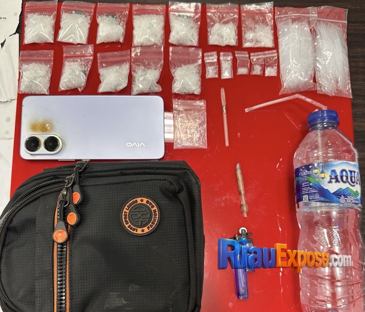 Polres Rokan Hulu berhasil membongkar jaringan peredaran narkotika di wilayah Kecamatan Kunto Darussalam dan Bonai Darussalam.