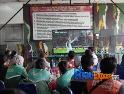 Kapolda Riau Perkuat Kedekatan Polri dan Masyarakat Lewat Nobar Piala Dunia