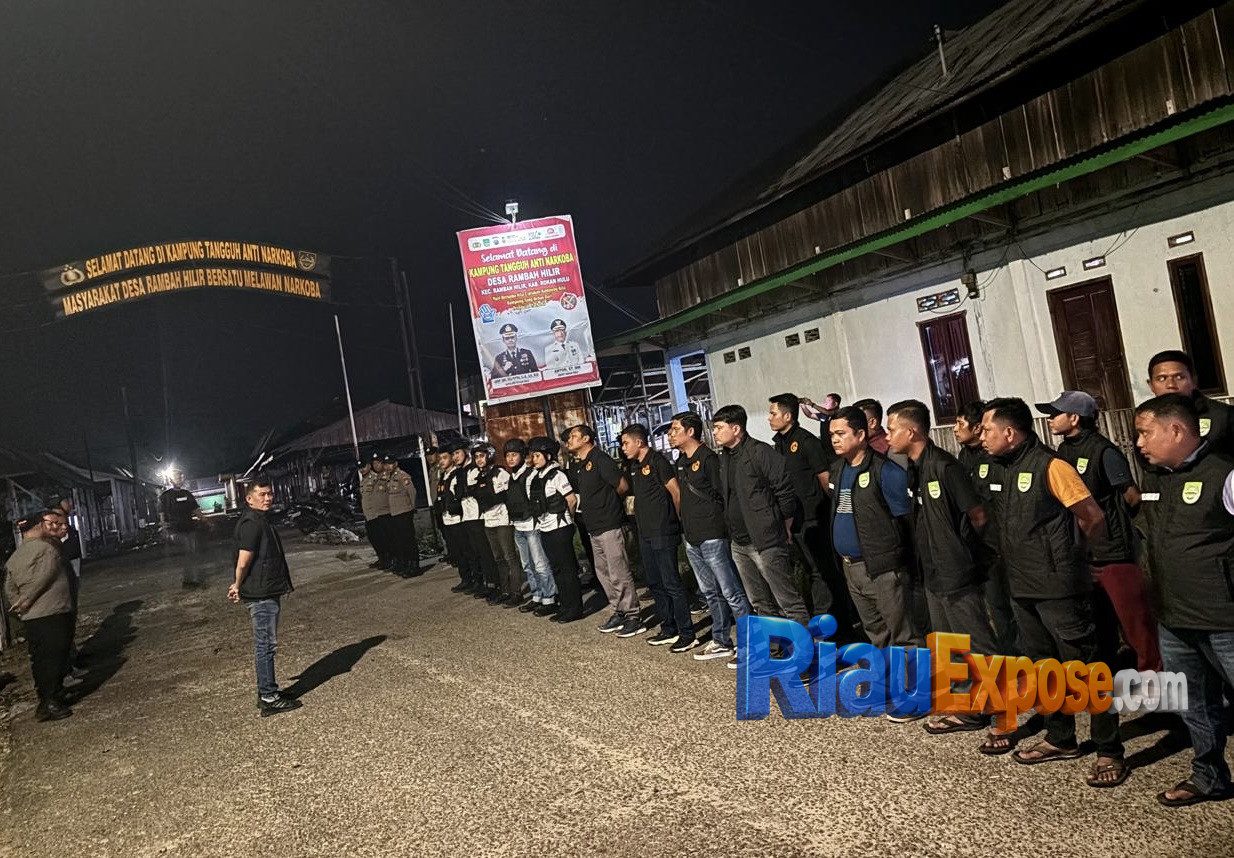 Patroli Tengah Malam, Polres Rohul Sasar Titik Rawan di Kampung Tangguh Anti Narkoba