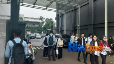 Kejagung Geledah Kantor BGN Usai Dadan Hindayana Dicopot, Ada Apa di Balik Badan Gizi Nasional? 14 Kejaksaan Agung (Kejagung) secara mendadak menggeledah Kantor Badan Gizi Nasional di Jakarta Pusat,