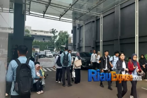 Kejagung Geledah Kantor BGN Usai Dadan Hindayana Dicopot, Ada Apa di Balik Badan Gizi Nasional? 1 Kejaksaan Agung (Kejagung) secara mendadak menggeledah Kantor Badan Gizi Nasional di Jakarta Pusat,