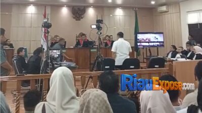 SF Hariyanto Buka Suara di Pengadilan: Polda Riau Tak Pernah Minta Renovasi Rumah Dinas 11 Polemik dugaan bantuan renovasi rumah dinas Kapolda Riau senilai Rp300 juta yang mencuat dalam persidangan