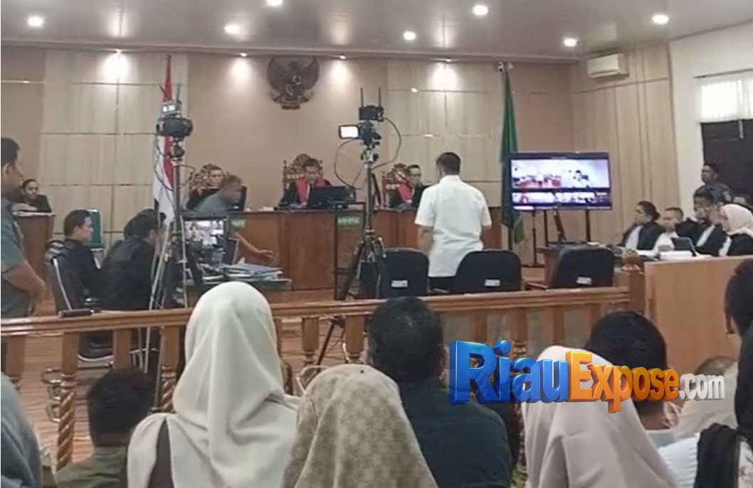 SF Hariyanto Buka Suara di Pengadilan: Polda Riau Tak Pernah Minta Renovasi Rumah Dinas 1 Polemik dugaan bantuan renovasi rumah dinas Kapolda Riau senilai Rp300 juta yang mencuat dalam persidangan