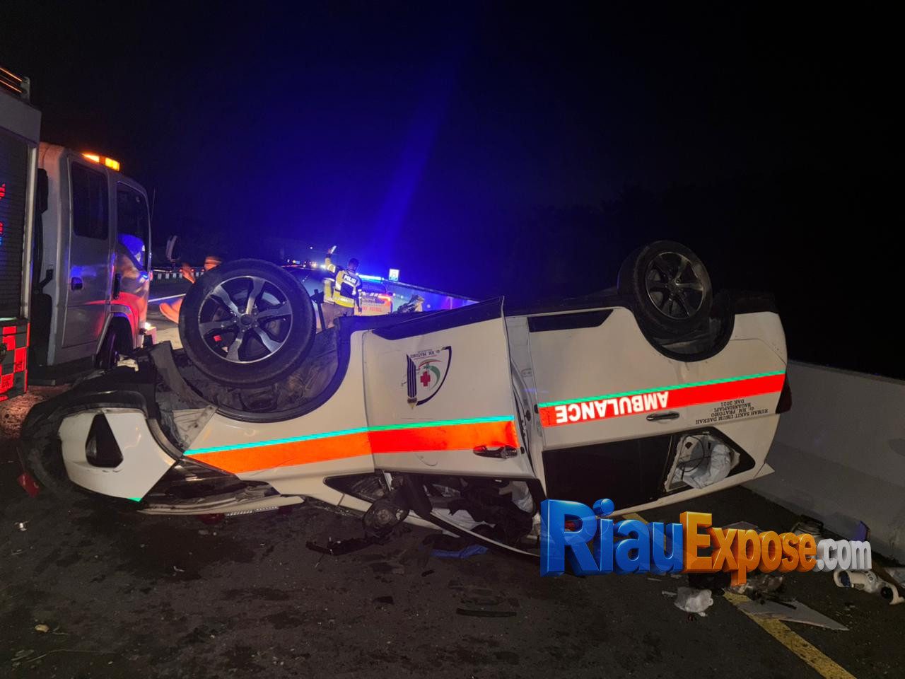 Tiga Wanita Tewas Usai Ambulans Tabrak Truk Trailer di Tol Pekanbaru-Dumai, Perawat Jadi Korban