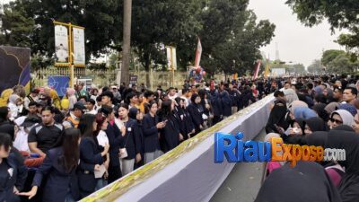 Pecahkan Rekor Dunia! Talam Durian Sepanjang 1,1 Kilometer di Pekanbaru Resmi Masuk MURI 10 Vestifal talam durian sempena hut Pekanbaru