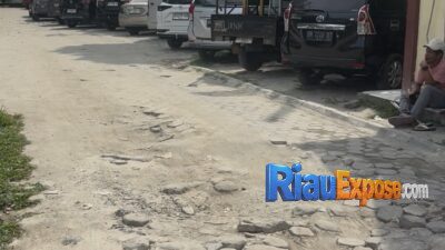 Parkir RSUD Arifin Ahmad Pekanbaru Rusak Parah, Pengunjung Keluhkan Jalan Berlubang Meski Bayar Parkir Mahal 13 Kondisi Jalan dan Parkir RSUD Arifin Ahmad rusak parah