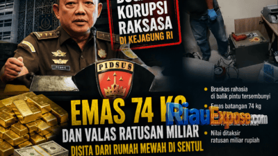 Polisi menyita emas batangan 74 kilogram dan uang asing diduga bernilai ratusan miliar rupiah dari rumah mewah di Sentul, Bogor.