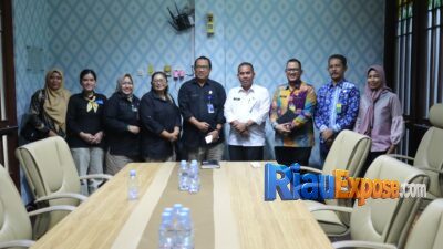 Sekda Siak Mahadar menerima audiensi Kepala LPP RRI Pekanbaru Agung Prasatya Rosihan Umar membahas kerja sama penyebaran informasi pembangunan dan promosi potensi Kabupaten Siak.