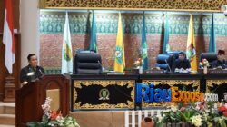 Plt Gubernur SF Hariyanto Sampaikan Ranperda APBD 2025 ke DPRD Riau, Pendapatan Capai Rp8,30 Triliun 8 SF Haryanto sampaikan Ranperda 2026