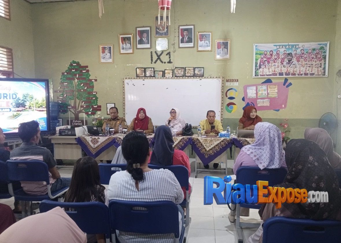 SMPN 1 Tualang Gelar Sosialisasi Program Sekolah 2026/2027, Perkuat Sinergi Orang Tua dan Guru 1 SMPN 1 Tualang menggelar sosialisasi program sekolah Tahun Ajaran 2026/2027 bersama ratusan orang tua siswa baru.