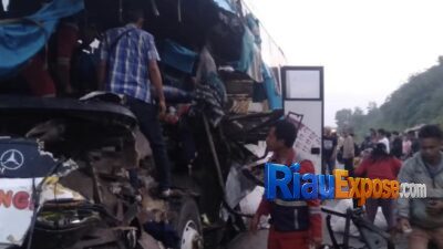 Bus Pelangi Tabrak Truk Tronton di Tol Pekanbaru–Dumai, 2 Tewas dan 16 Luka