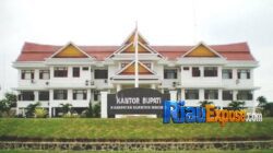 Kasus Suap Suhardiman Amby Bergulir, KPK Periksa 9 Pejabat Pemkab Kuansing 4 sembilan pejabat penting di lingkungan Pemerintah Kabupaten Kuansing, termasuk Ketua DPRD dan sejumlah kepala OPD, diperiksa sebagai saksi