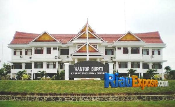 sembilan pejabat penting di lingkungan Pemerintah Kabupaten Kuansing, termasuk Ketua DPRD dan sejumlah kepala OPD, diperiksa sebagai saksi