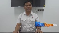 Kasat Reskrim Polres Siak AKP Dr Raja Kosmos memberikan keterangan pers terkait hasil autopsi dokter Alex Cristo Loris di Mapolres Siak.