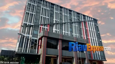 General Manager New Hollywood Hotel Joseva menyampaikan seluruh kamar hotel di Pekanbaru penuh menjelang pelaksanaan Riau Bhayangkara Run 2026 yang diikuti sekitar 20 ribu peserta.