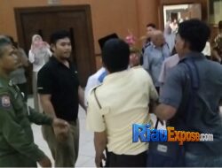 Perang Kubu Parisman Ihwan vs Indra Gunawan Eet Pecah di Lobi DPRD Riau, Petugas Keamanan Berdarah