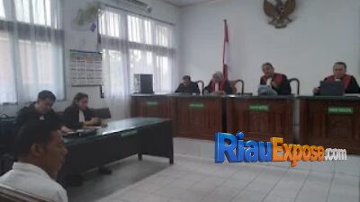 Rahman eks Direktur Utama PT Sarana Pembangunan Rokan Hilir menjalani sidang pembacaan putusan di Pengadilan Negeri Pekanbaru.