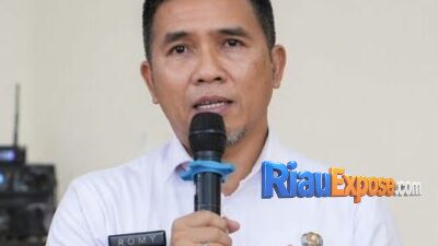 Siswi SMAN 2 Dayun Raih Medali Emas BOI Nasional 2026, Kadisdik Romy: Bukti Pendidikan Siak Berkualitas 11 Kepala Dinas Pendidikan Kabupaten Siak Romy Lesmana menyampaikan apresiasi kepada Siti Sabani, siswi kelas XI SMAN 2 Dayun, yang berhasil meraih Medali Emas Brilian Olimpiade Indonesia (BOI) Tingkat Nasional 2026 bidang Kedokteran Dasar dan mengharumkan nama Kabupaten Siak.
